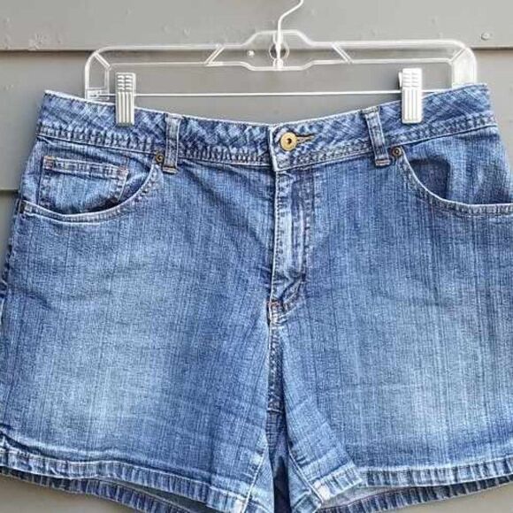 St Johns Bay Cotton Blend Jean Shorts size 12 - Picture 10 of 10